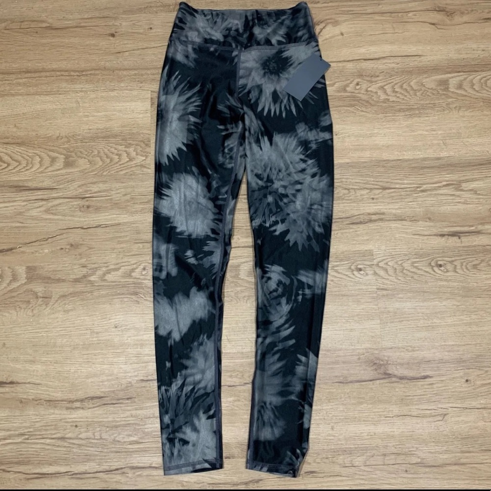NWT NUX High waisted legging size medium